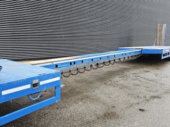 3 AXLE SEMI / EXTENDABLE / HYDR. RAMPEN